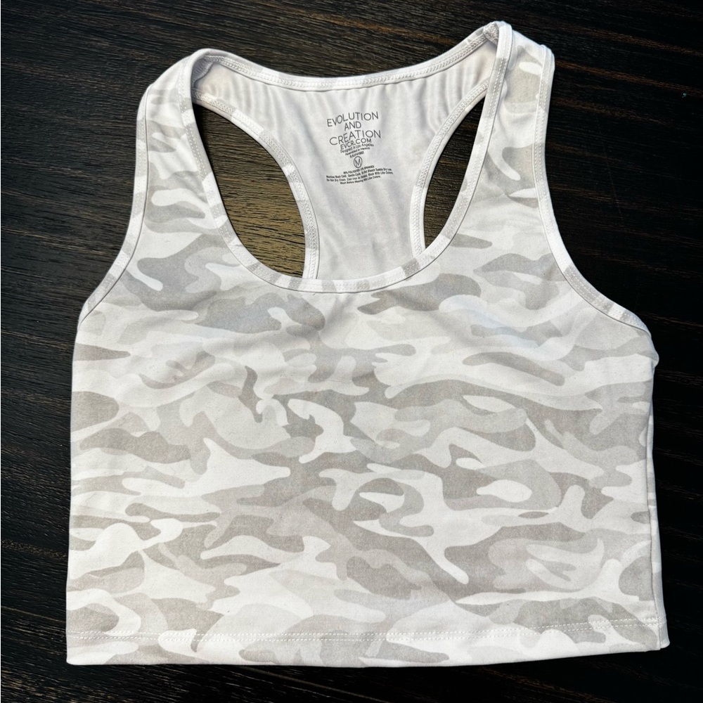 LOT (13 pieces) of running/workout clothes. - Picture 7 of 16
